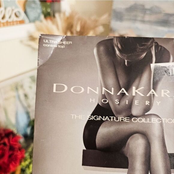 Donna Karan Hosiery The Signiture Collection Petite Small Off Black Pantyhose. - Picture 6 of 9